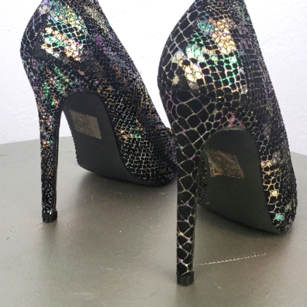 FASHION NOVA Heels - Picture 3 of 8